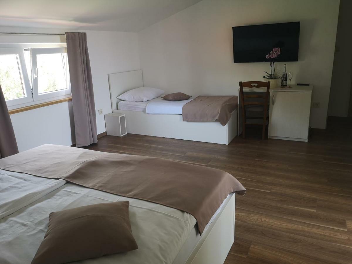 Rooms Vukusic ราบ ภายนอก รูปภาพ